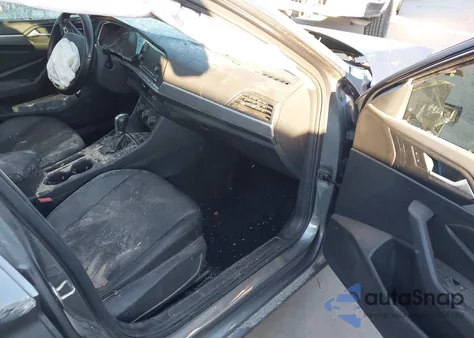 2019 Volkswagen Jetta 1.4T R-Line/1.4T S/1.4T Se z USA, uszkodzony, nr VIN 3VWC57BU5KM075779